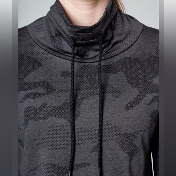 Mondetta Collection / Camo Jacquard Popover size XS - Picture 2 of 6